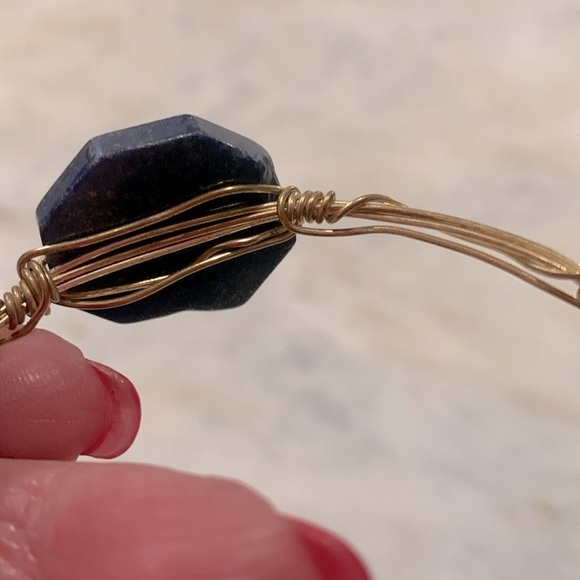 Bracelet in Lapis Lazuli Stones on gold tone wire - Picture 3 of 6